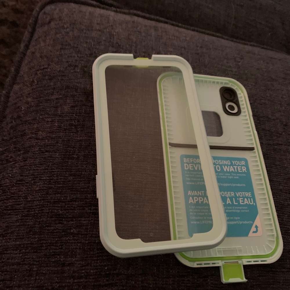 LifeProof case for iPhone XR NEVER used 80$
